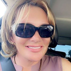 Meet your Posher, Roxanne